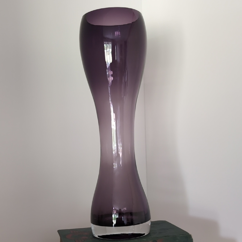 VTG,,1906 Contemporary Style Plum Purple Art Glass Vase.